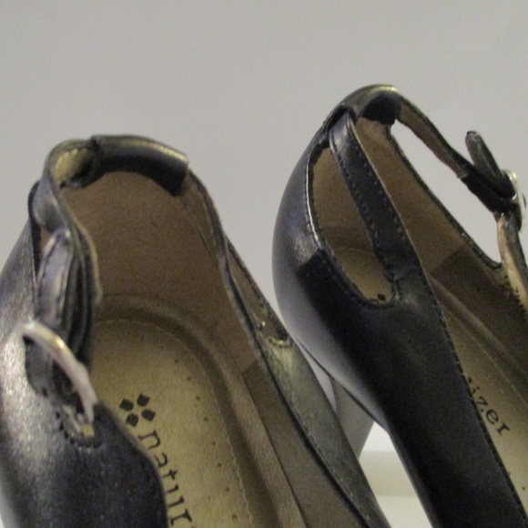 NATURALIZER Black Almond Toe Cut-Out Pumps - Picture 3 of 8
